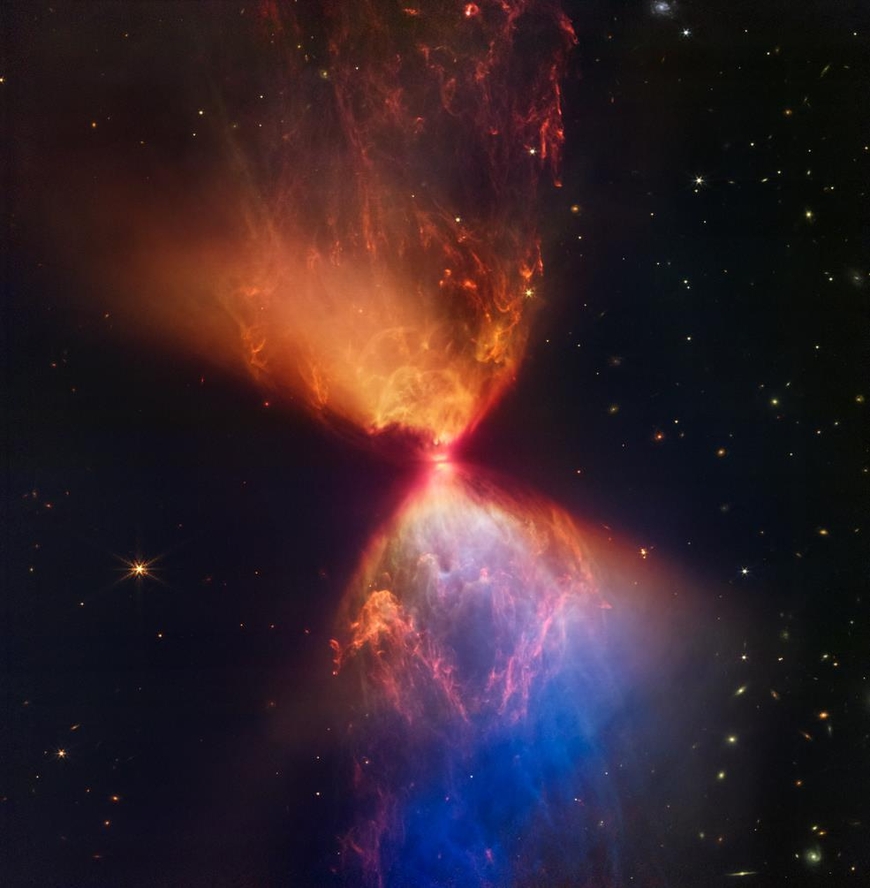 웹 망원경이 근적외선카메라로 포착한 황소자리 L1527 내 원시성. /NASA