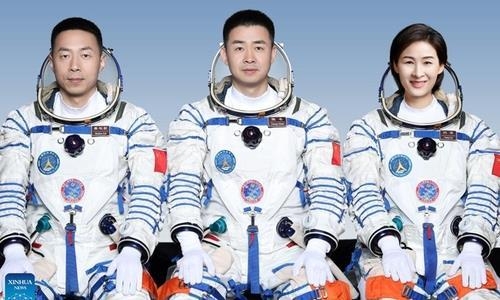 중국 선저우 14호 우주비행사들