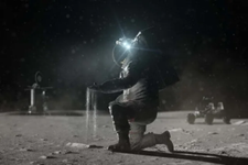 달의 암석을 덮고 있는 퍼석퍼석하고 고운 가루인 레골리스(regolith) /NASA 