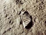 1969년 아폴로 11호의 우주인 버드 올드린이 달표면의 레골리스에 남긴 발자국. /NASA 