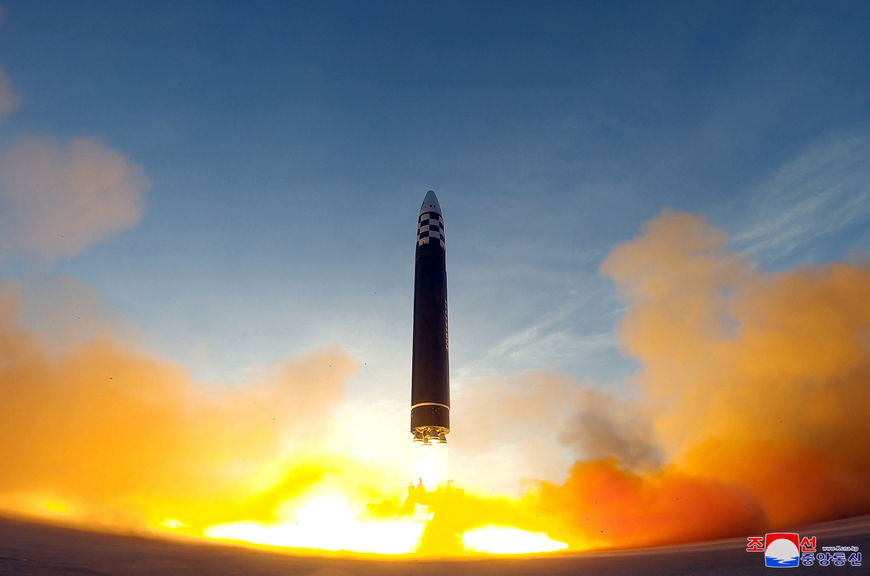 북한이 발사한 대륙간탄도미사일(ICBM) '화성-17형' /조선중앙통신 연합뉴스