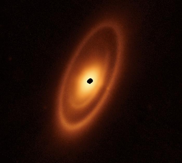 웹망원경 중적외선장비로 포착한 포말하우트 주변의 먼지 고리 /NASA