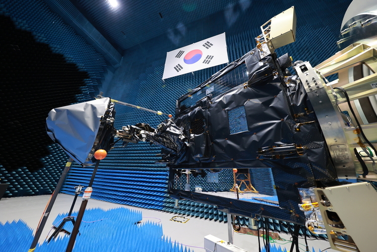 달 뒷면 더 뜨겁고 물 많다<br>다누리 '놀라운 관찰' 화제