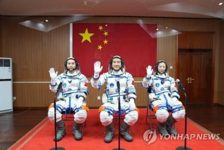 중국 예비 우주비행사에 첫 홍콩인! <br> 여성 경찰관 뽑혀