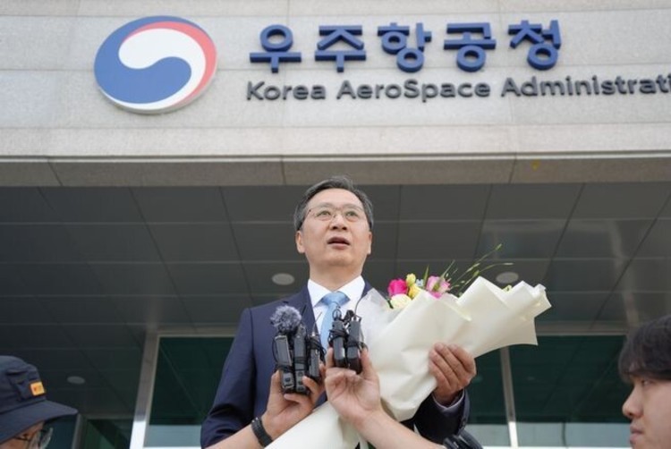 첫 출근 윤영빈 우주청장<br>"우주경제 강국 디딤돌되자"