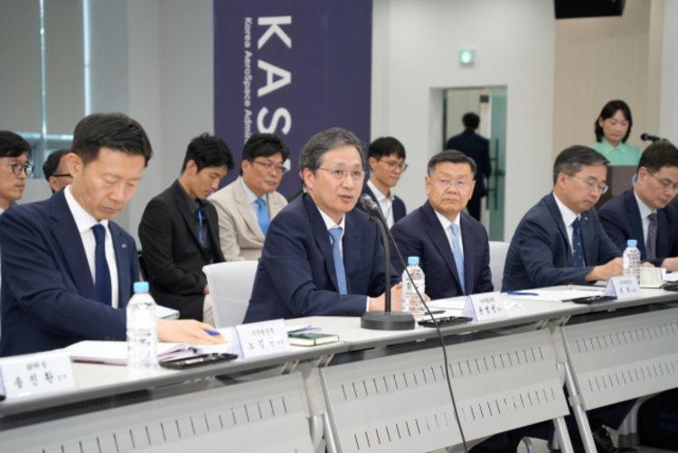 "우주산업 지원 아끼지 않겠다"<br>우주청, 이번엔 위성기업 간담회