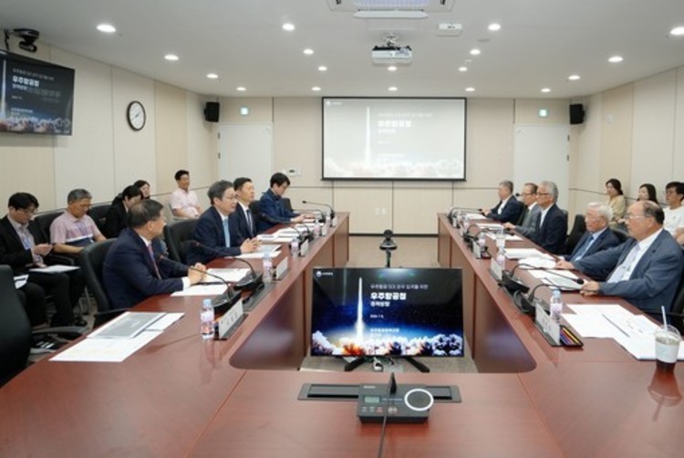 윤영빈 우주청장, <br>전직 천문연 원장들과 간담회