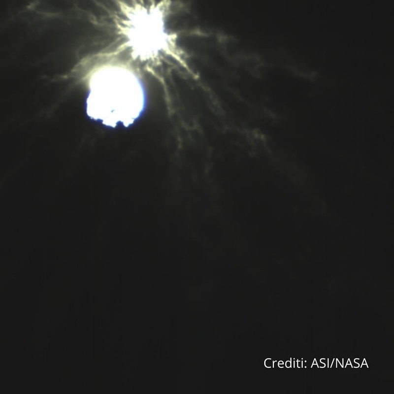 <strong>미국항공우주국(NASA) 우주선과 충돌한 소행성에서 분출하는 섬광 /ASI·NASA 제공</strong>